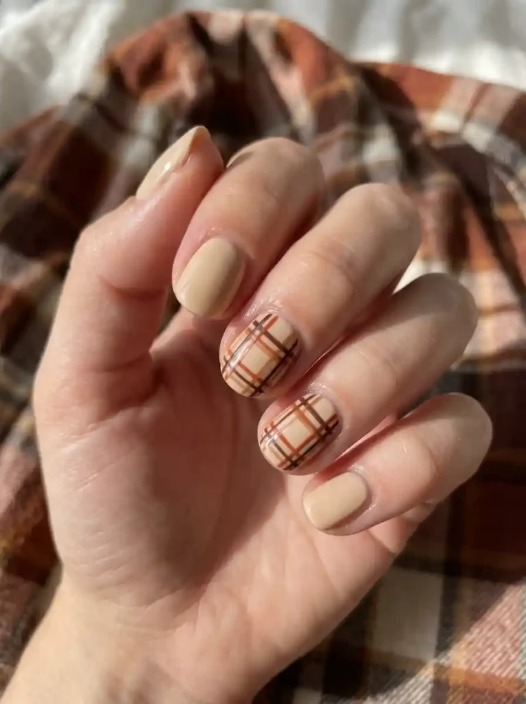 14. Rusty Plaid Accent Nails