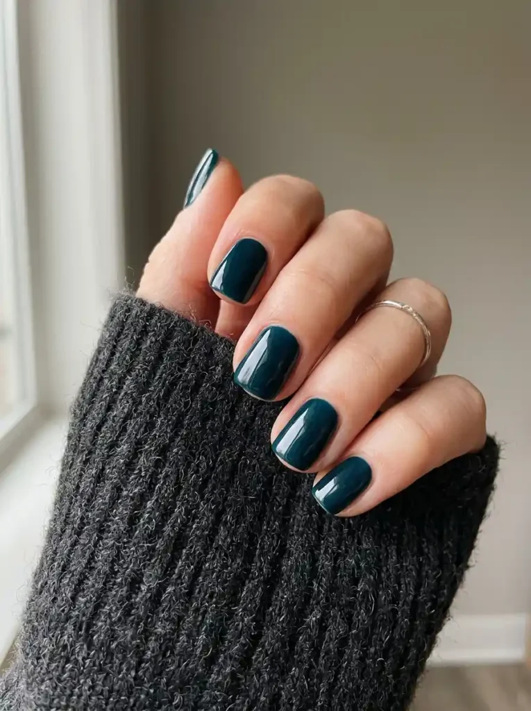 20. Midnight Teal Short Fall Nails